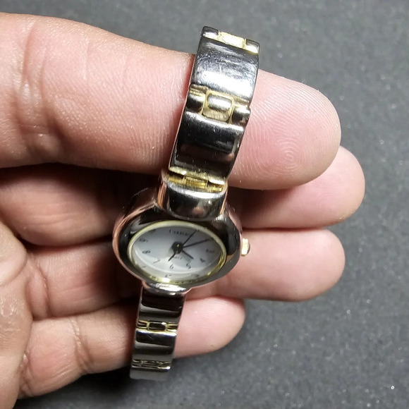 Carriage Ladies Quartz Fashion Watch Silver / Gold Tone Working shows signs of w - Picture 3 of 9